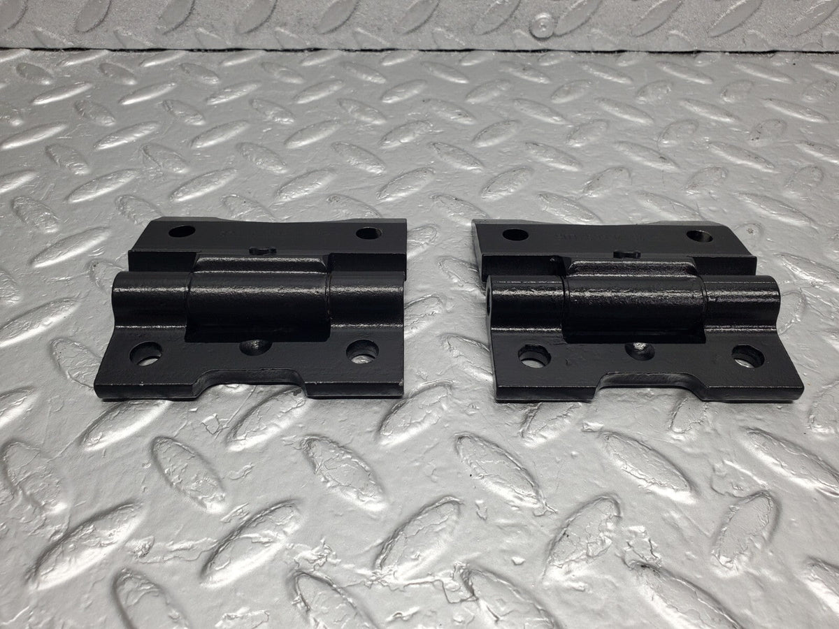 48656 Mercedes-Benz W123 Door Hinge Pair Right Side A1237200037