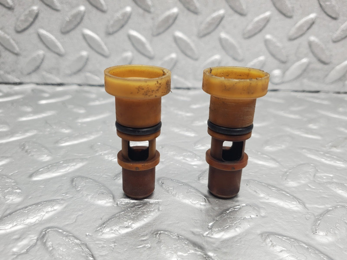 51080 Mercedes-Benz W124 260E Fuel Injector Holder 2x