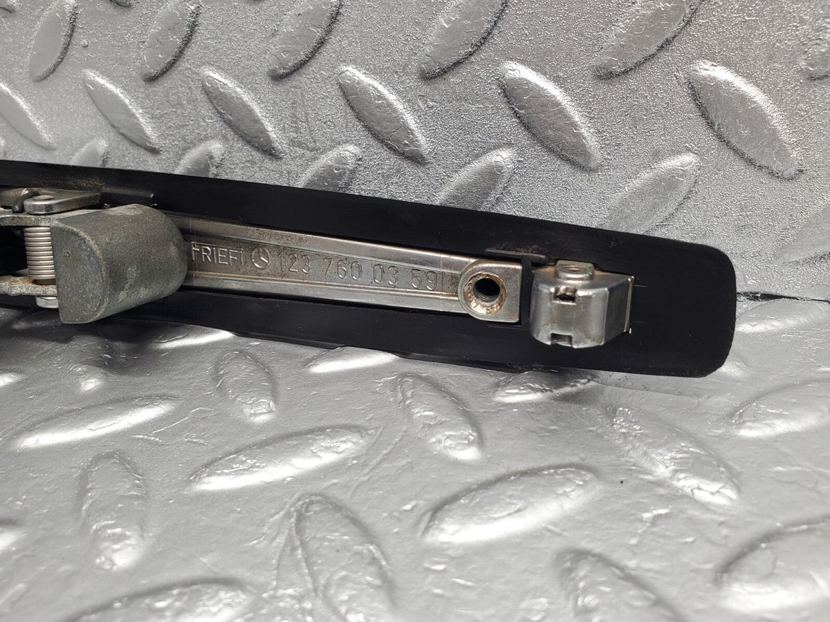 48603 Mercedes-Benz W123 Rear Left Exterior Door Handle A1237600359 A1237660005