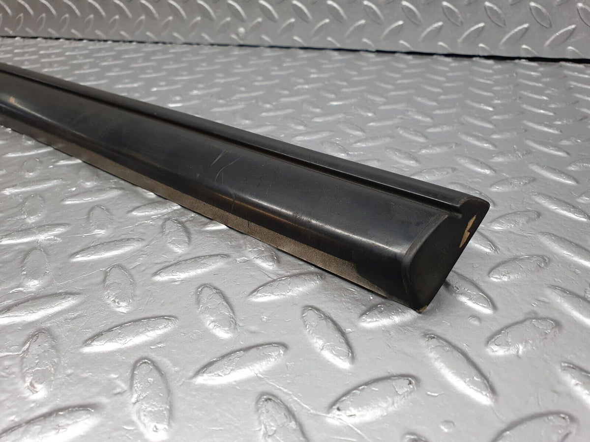 41683 Mercedes-Benz W124 200E Front Right Door Centre Moulding Trim