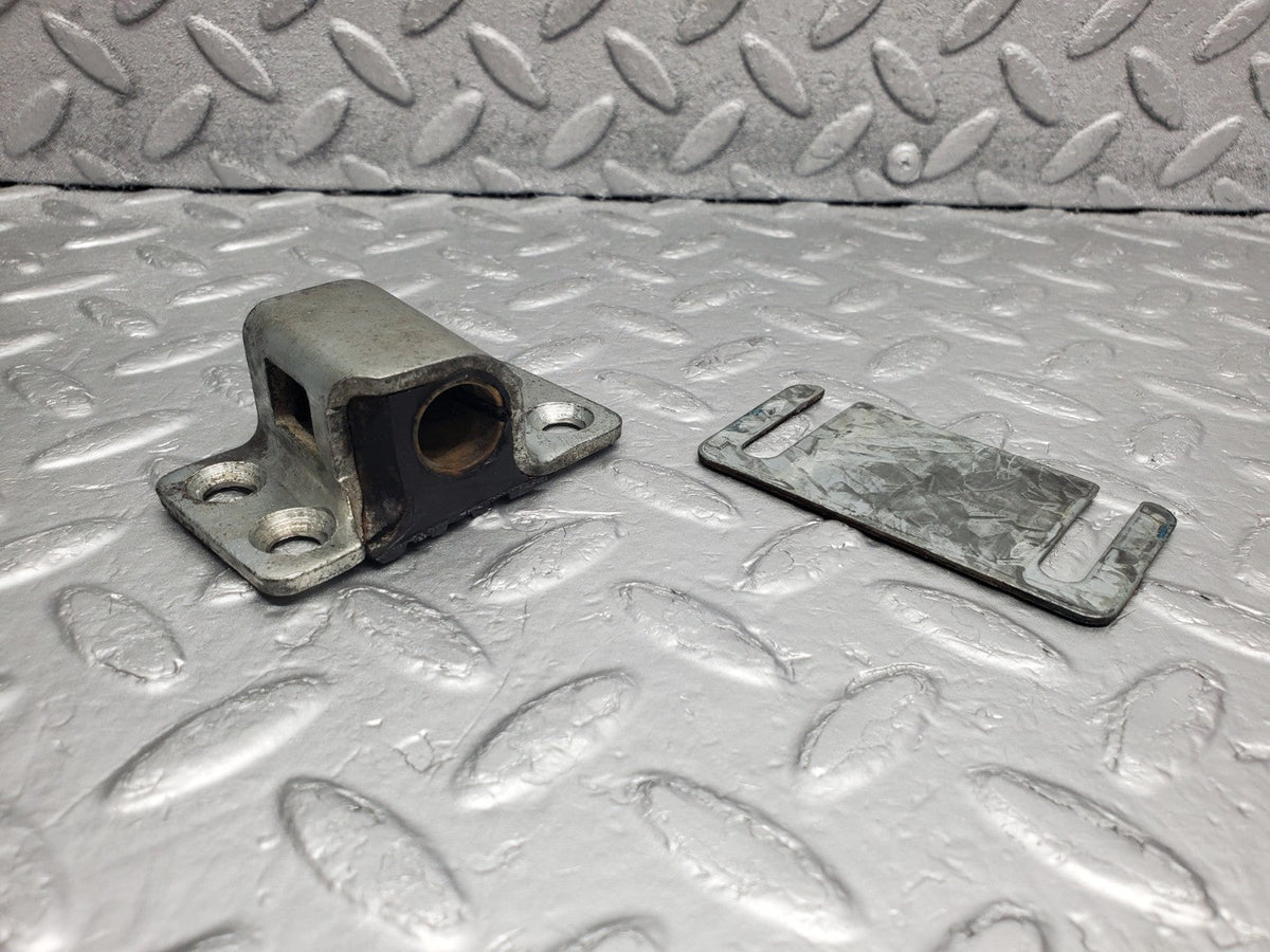 50557 Mercedes-Benz W108 280SE 3.5 Door Lock Latch Left