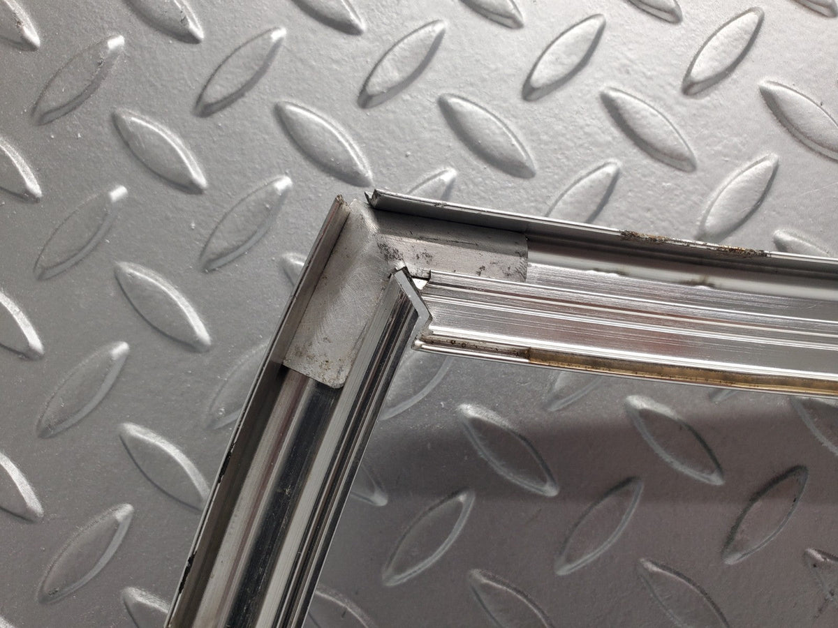 50171 Mercedes-Benz R107 SL Hardtop Windscreen Chrome Frame