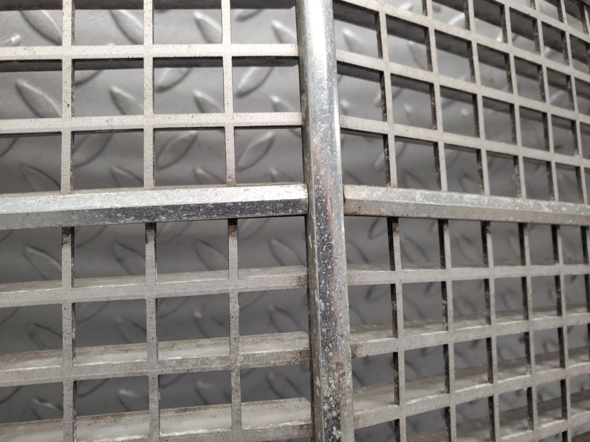 50855 Mercedes-Benz W108 280SE 3.5 Bonnet Grill