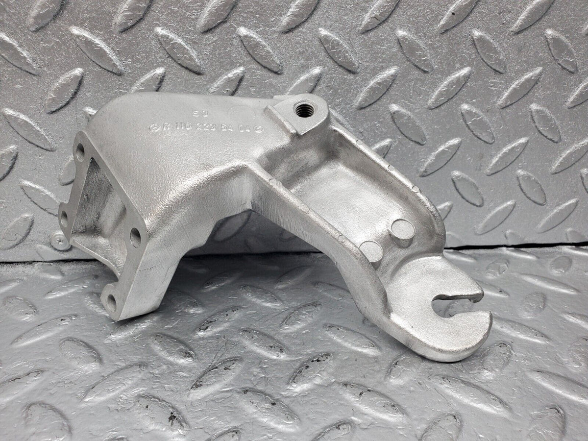 45923 Mercedes-Benz W126 420SE Engine Mount Bracket Left Side A1162235404