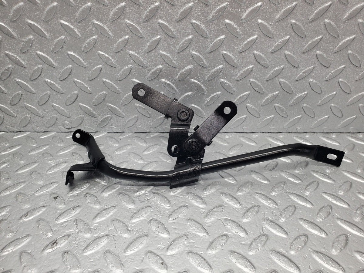 48979 Mercedes-Benz A124 320E Cabriolet Horn Bracket