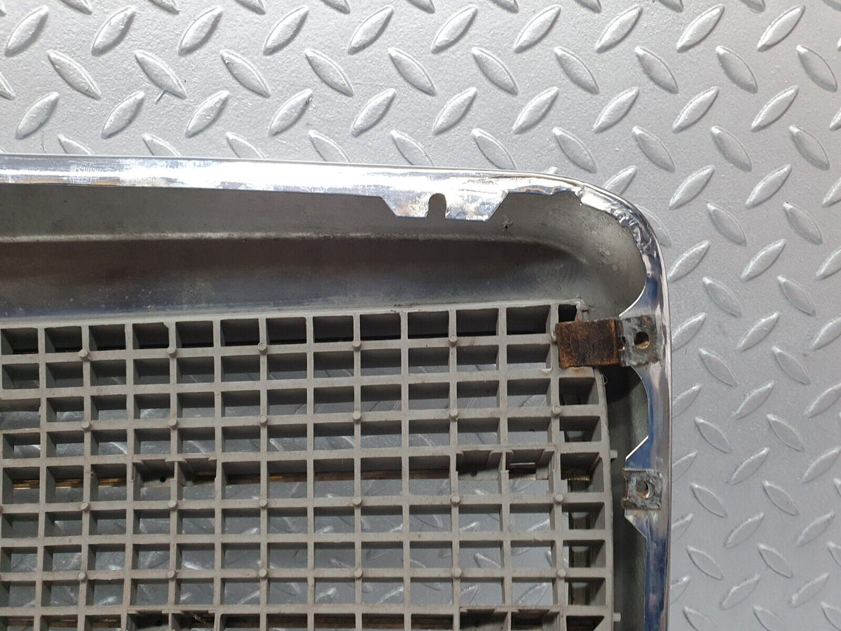 41221 Mercedes-Benz W126 300SE Bonnet Grill Chrome A1268880423