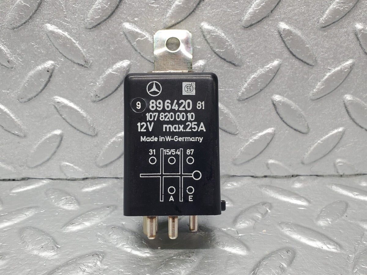 46487 Mercedes-Benz C123 280CE Coupe Rear Heated Window Relay A1078200010