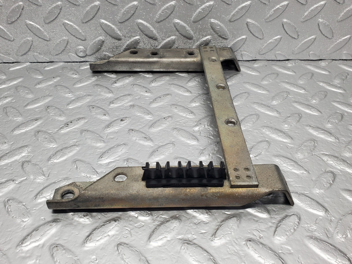 48576 Mercedes-Benz W108 Ignition Cable Bracket