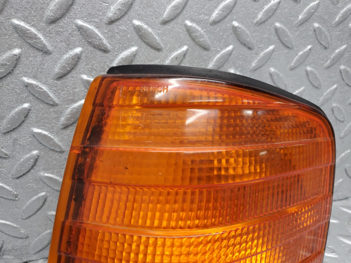 51232 Mercedes-Benz W126 Indicator Light Front Left Bosch 1305233061