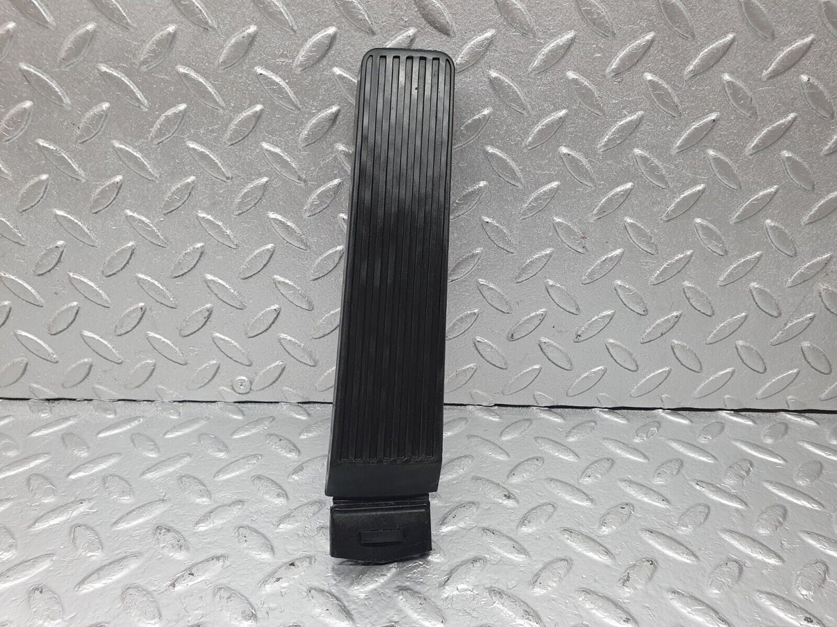 43912 Mercedes-Benz C123 230CE Coupe Accelerator Pedal With Rubber A1233010082