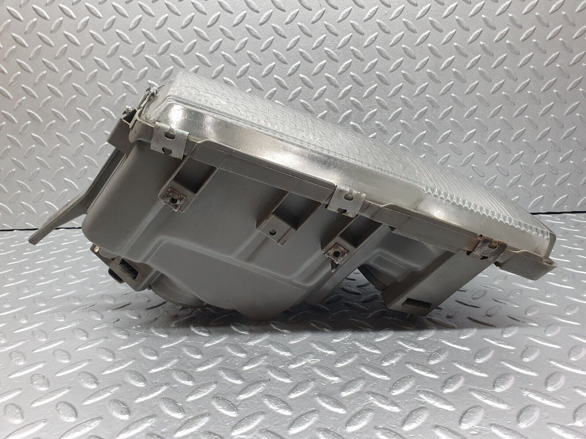 41013 Mercedes-Benz W126 300SE Headlight Right Side Bosch A1268209361 030106570