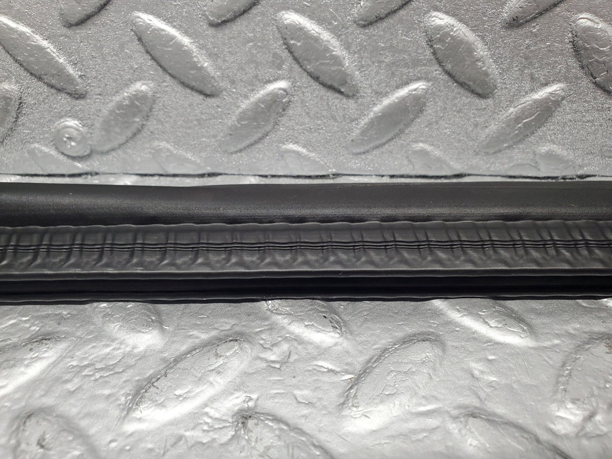 49385 Mercedes-Benz A124 320E Cabriolet Firewall Rubber Seal