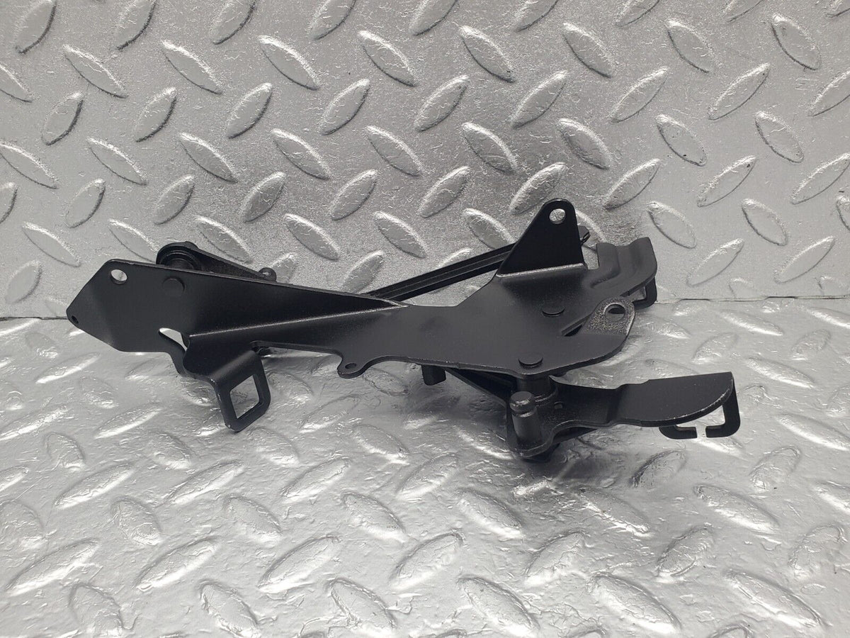 46187 Mercedes-Benz W124 280E Throttle Linkage A1040702321