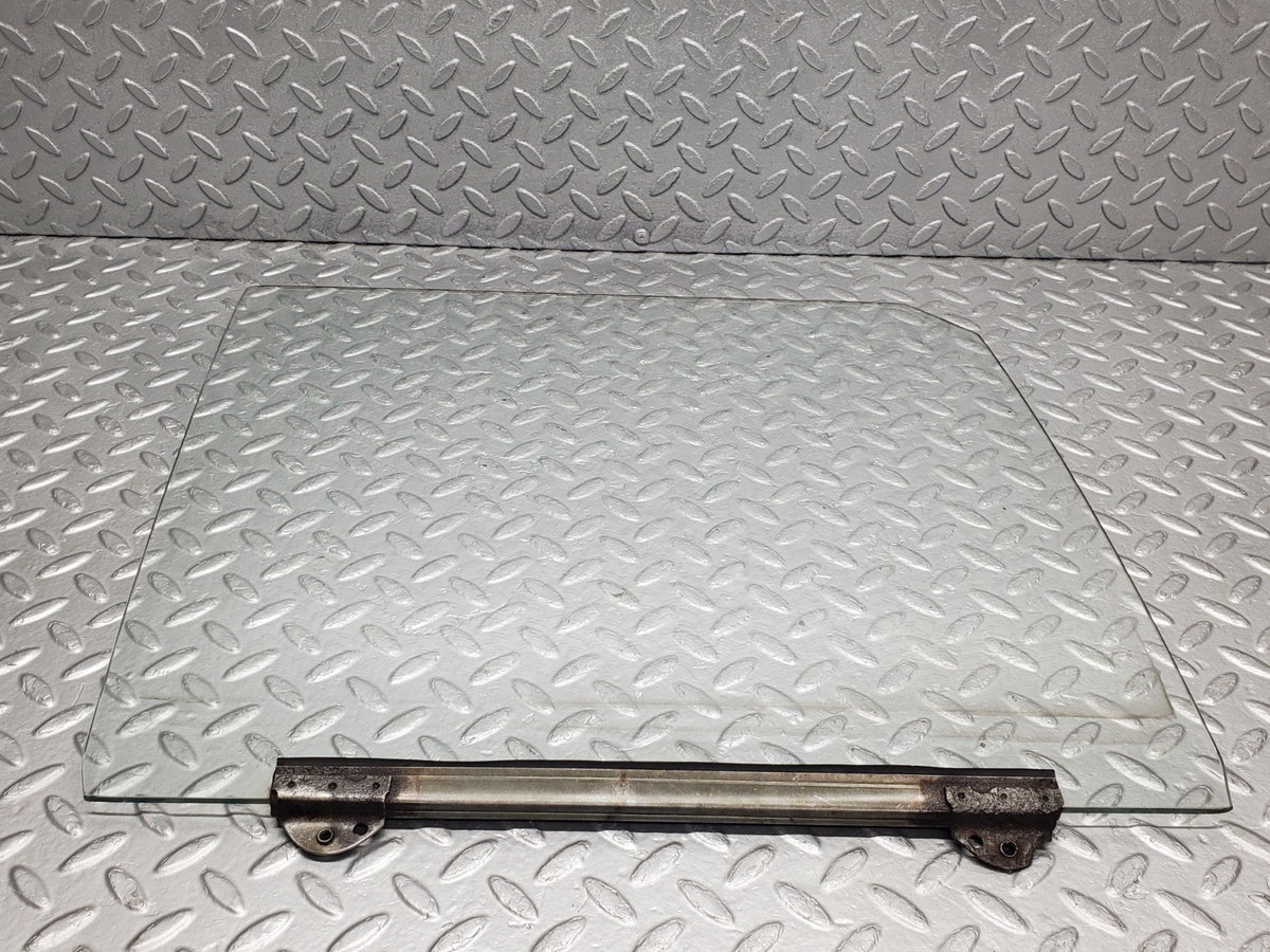50661 Mercedes-Benz W108 280SE 3.5 Front Right Door Window Glass