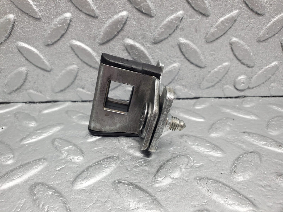 49180 Mercedes-Benz A124 320E Cabriolet Door Lock Latch Right Side