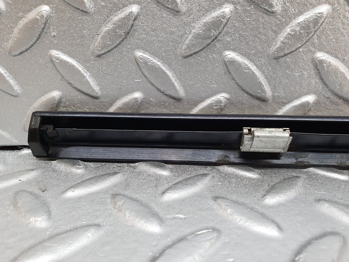 42105 Mercedes-Benz W202 C200 Front Right Door Moulding Trim
