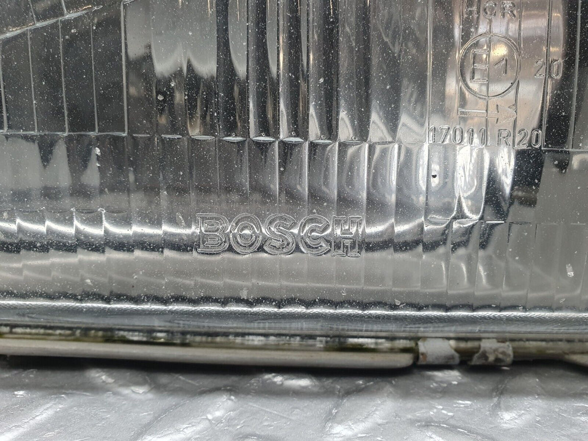 41013 Mercedes-Benz W126 300SE Headlight Right Side Bosch A1268209361 030106570