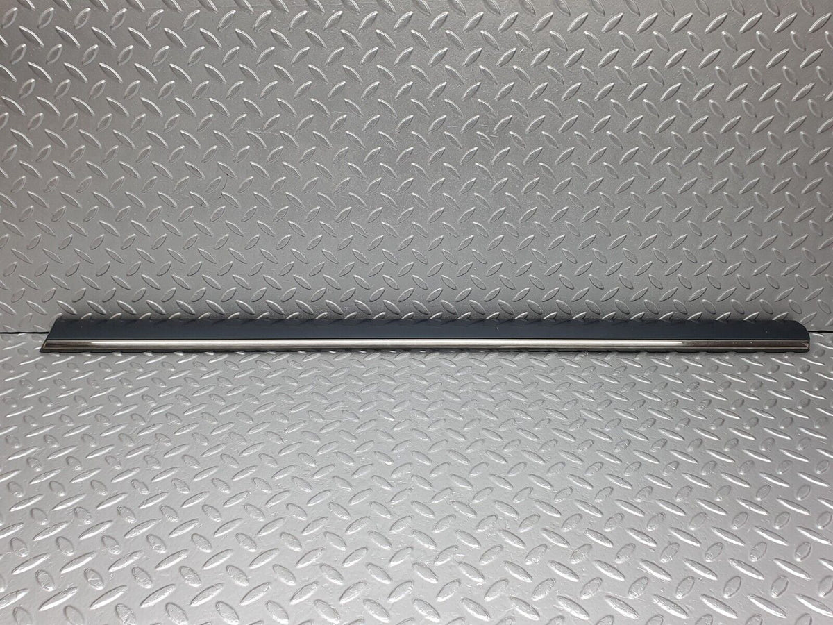41804 Mercedes-Benz W202 C200 Front Right Door Centre Moulding Trim A2026909462