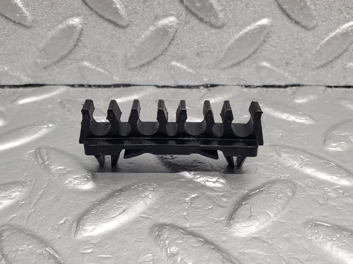 48595 Mercedes-Benz W123 Ignition Coil Cable Wire Bracket A0001580140