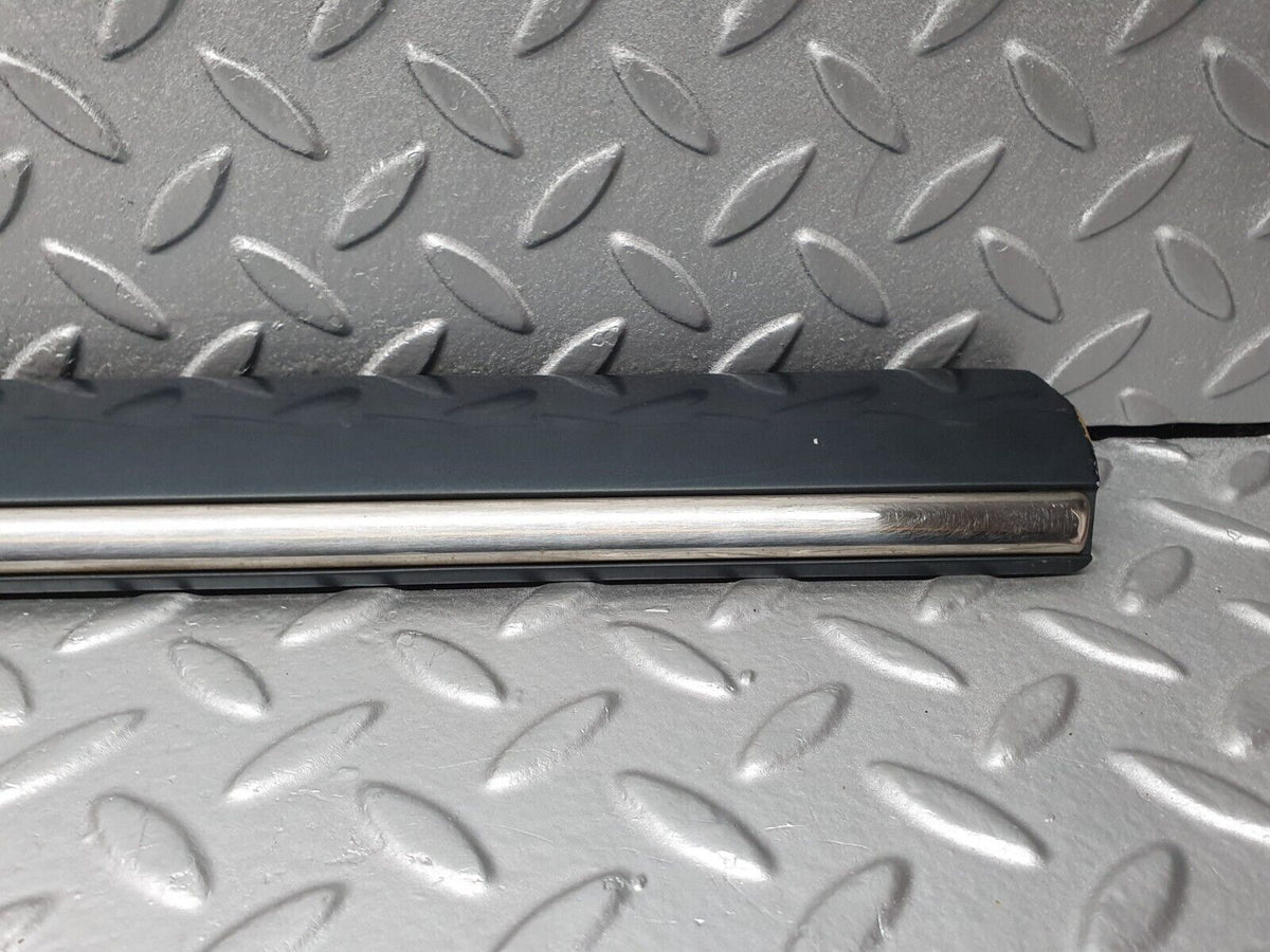 41804 Mercedes-Benz W202 C200 Front Right Door Centre Moulding Trim A2026909462