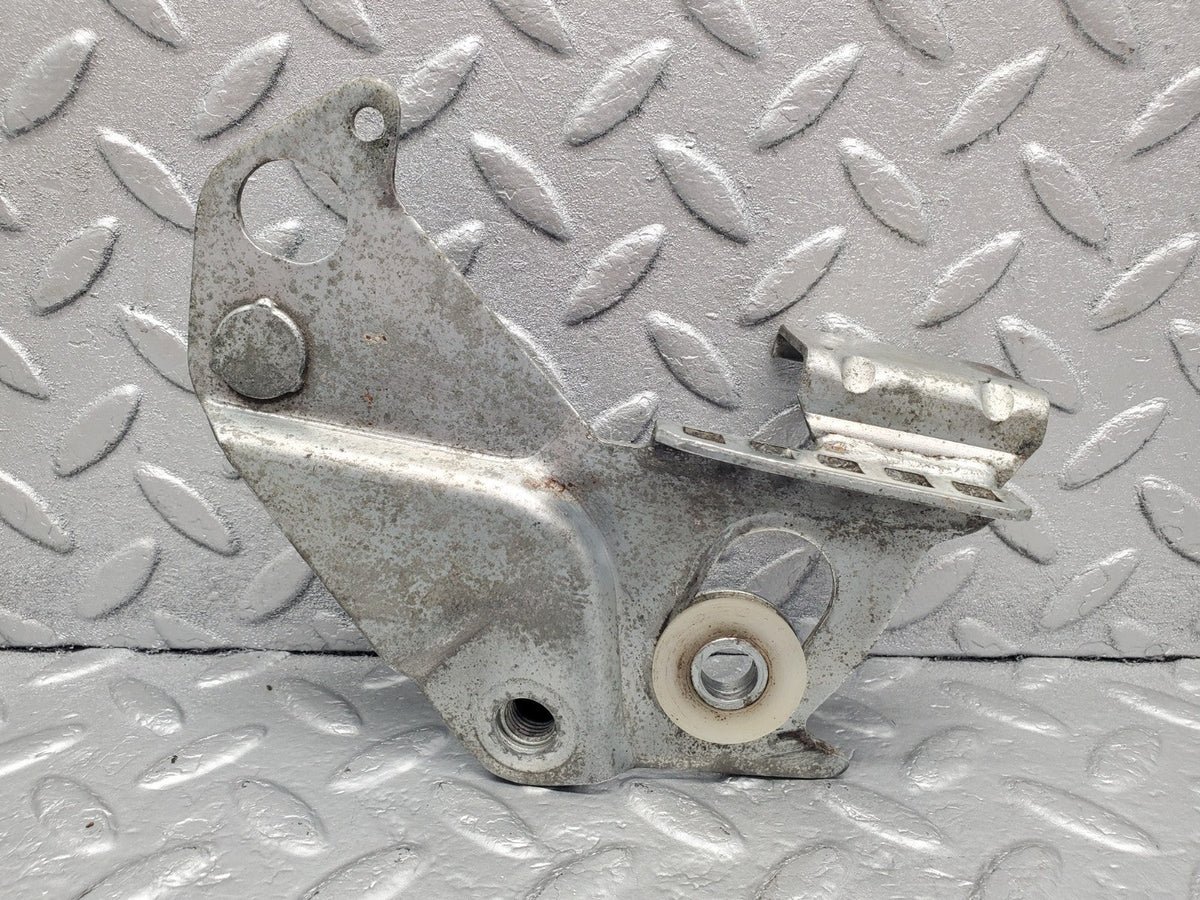 50133 Mercedes-Benz R107 SL Front Right Seat Belt Bracket