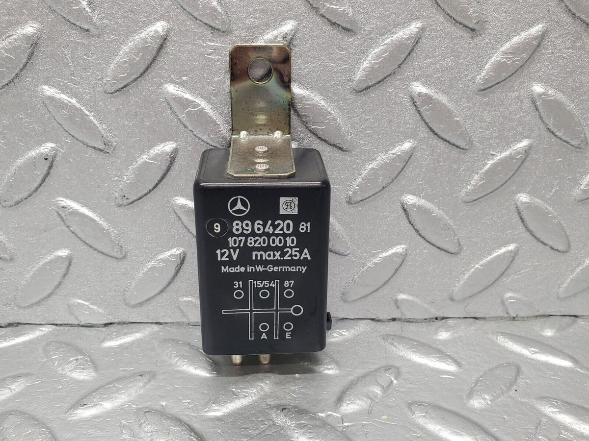 46487 Mercedes-Benz C123 280CE Coupe Rear Heated Window Relay A1078200010