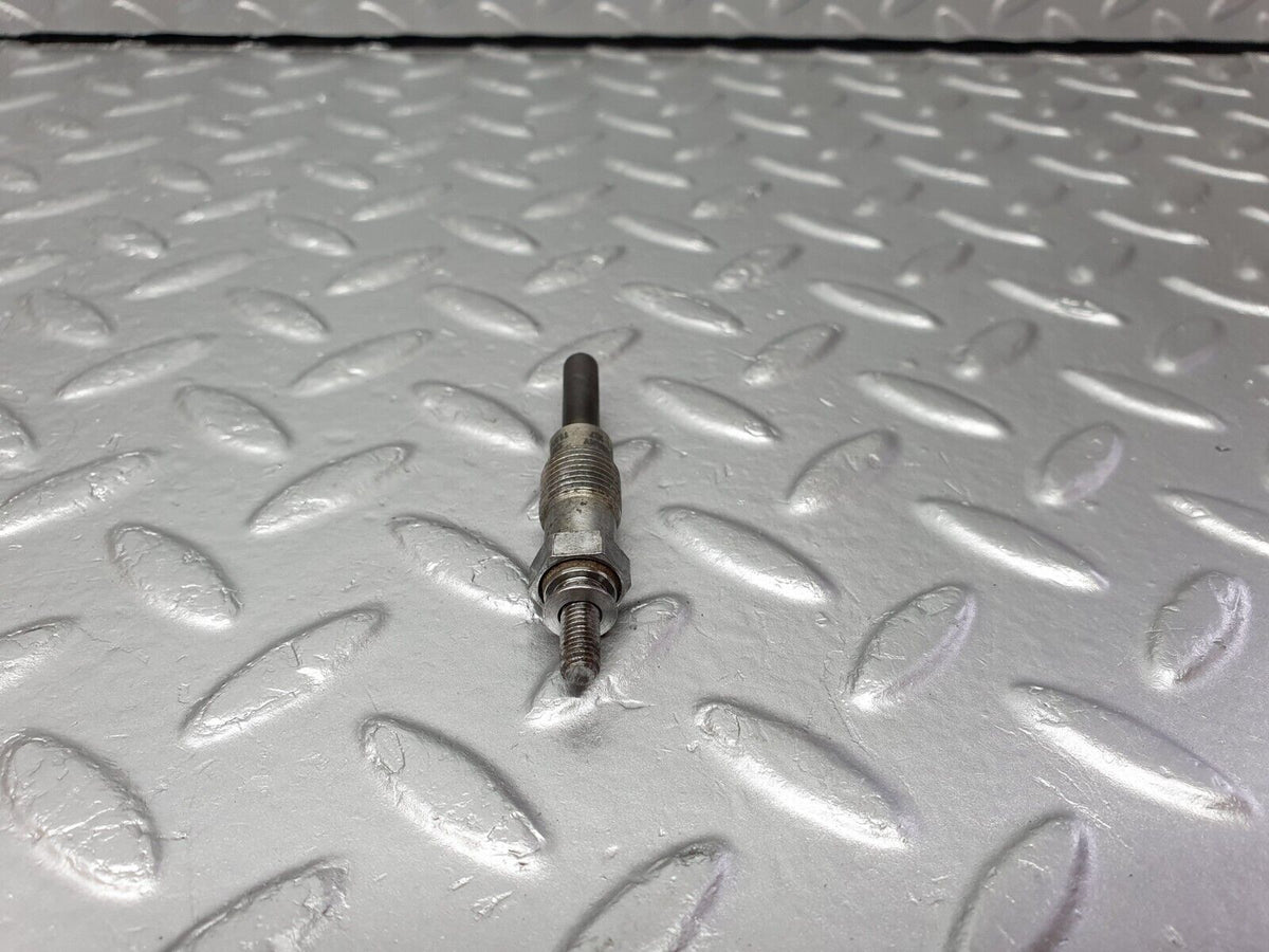 40849 Mercedes-Benz W123 300D Glow Plug Beru 0100221107