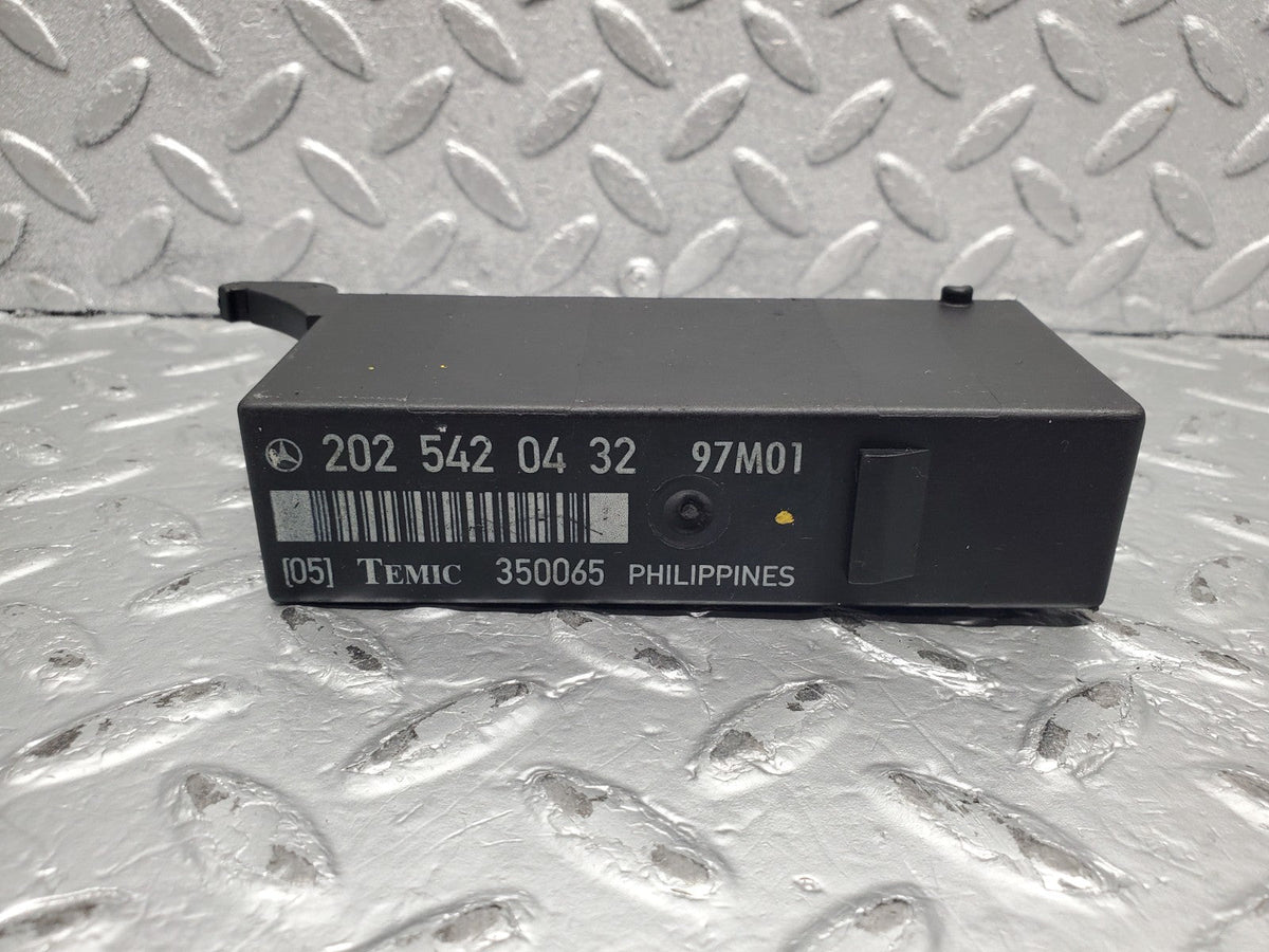 51289 Mercedes-Benz W202 Light Control Unit A2025420432
