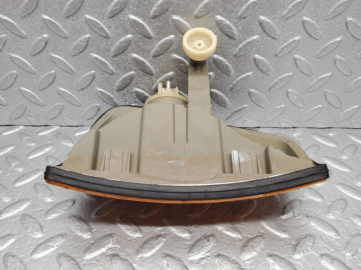 48680 Mercedes-Benz W123 Front Left Indicator Light Hella