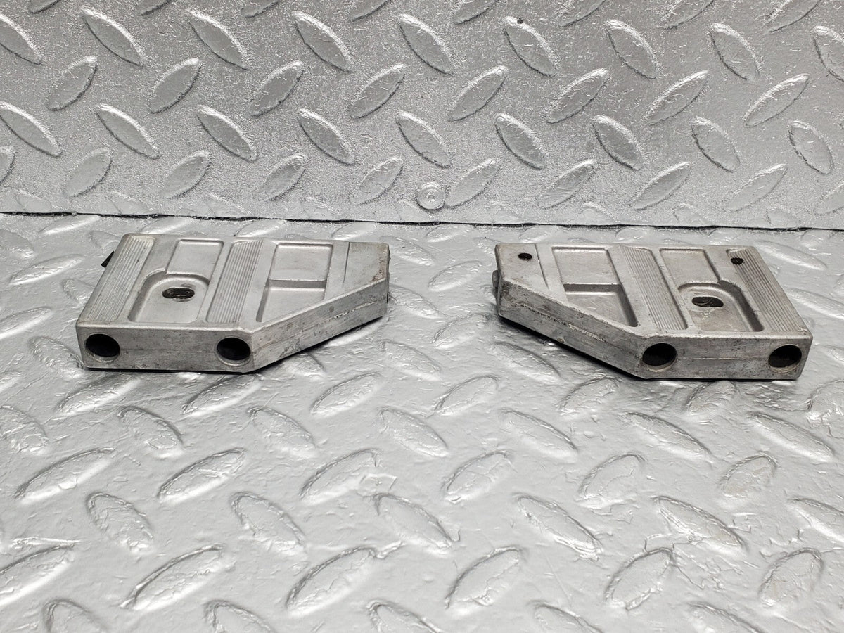 48310 Mercedes-Benz C126 Coupe Door Window Guide Bracket A1267250332