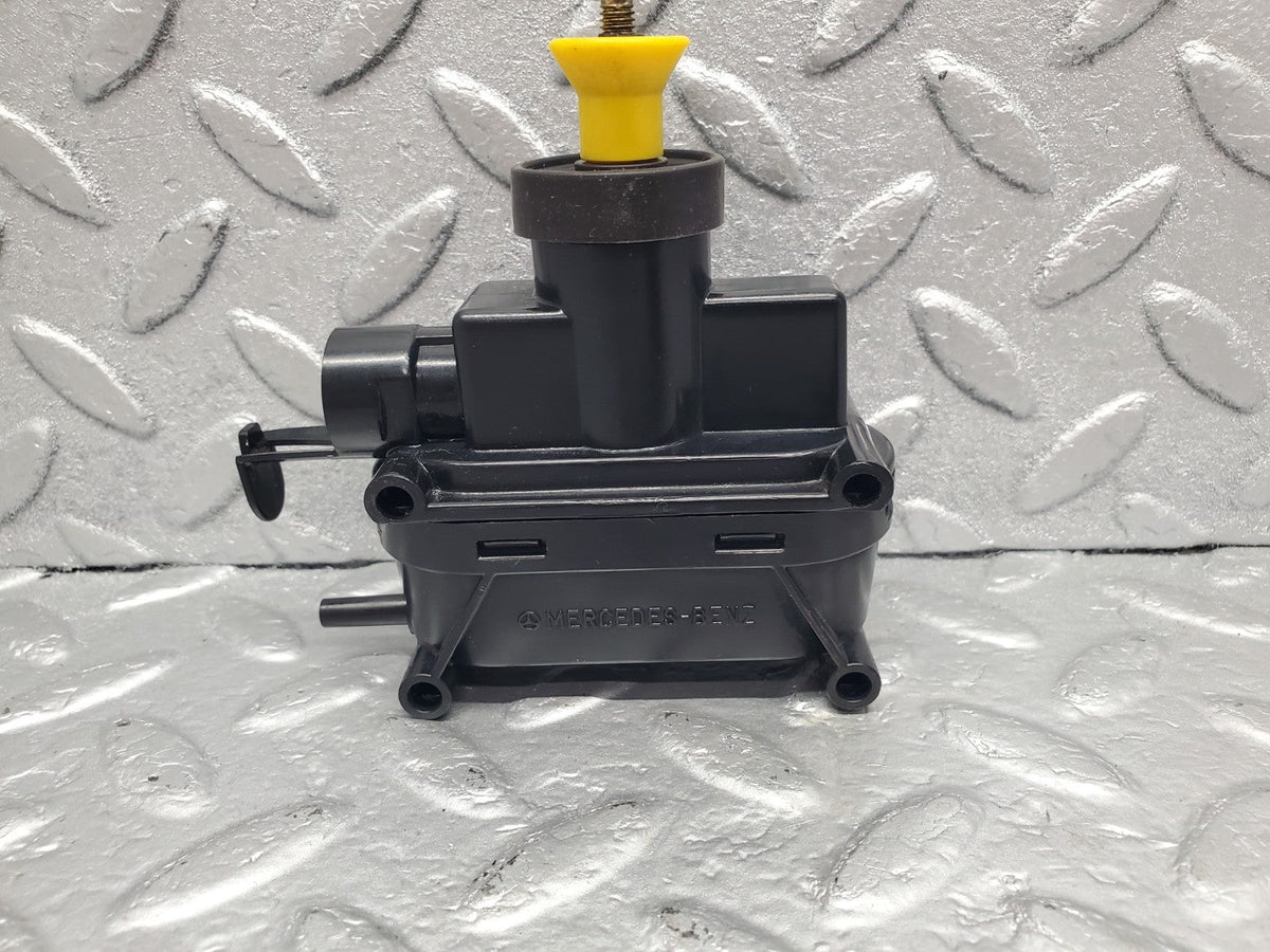 49568 Mercedes-Benz W220 Trunk Lock Vacuum Actuator