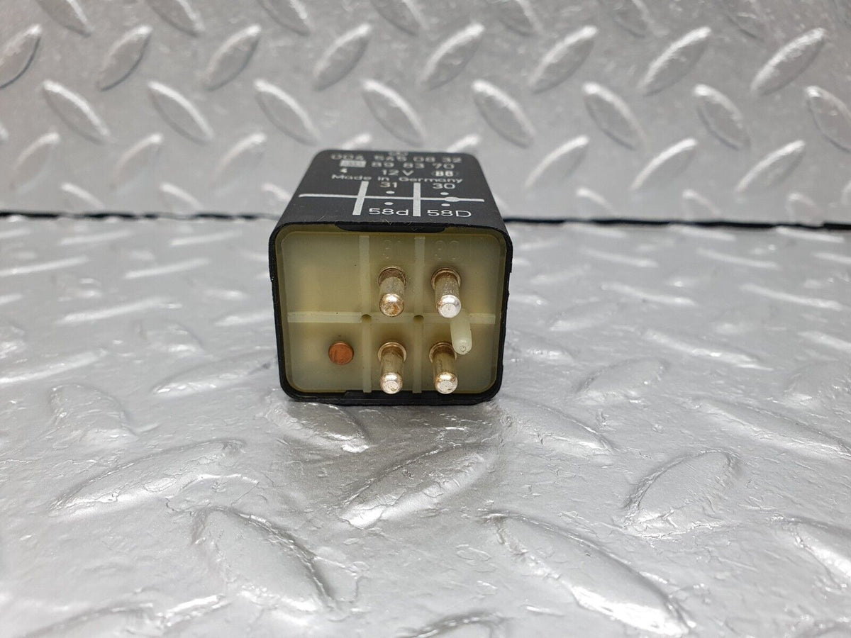 41637 Mercedes-Benz W124 200E Instrument Cluster Light Relay A0045450832