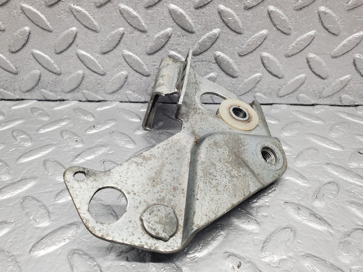 50133 Mercedes-Benz R107 SL Front Right Seat Belt Bracket