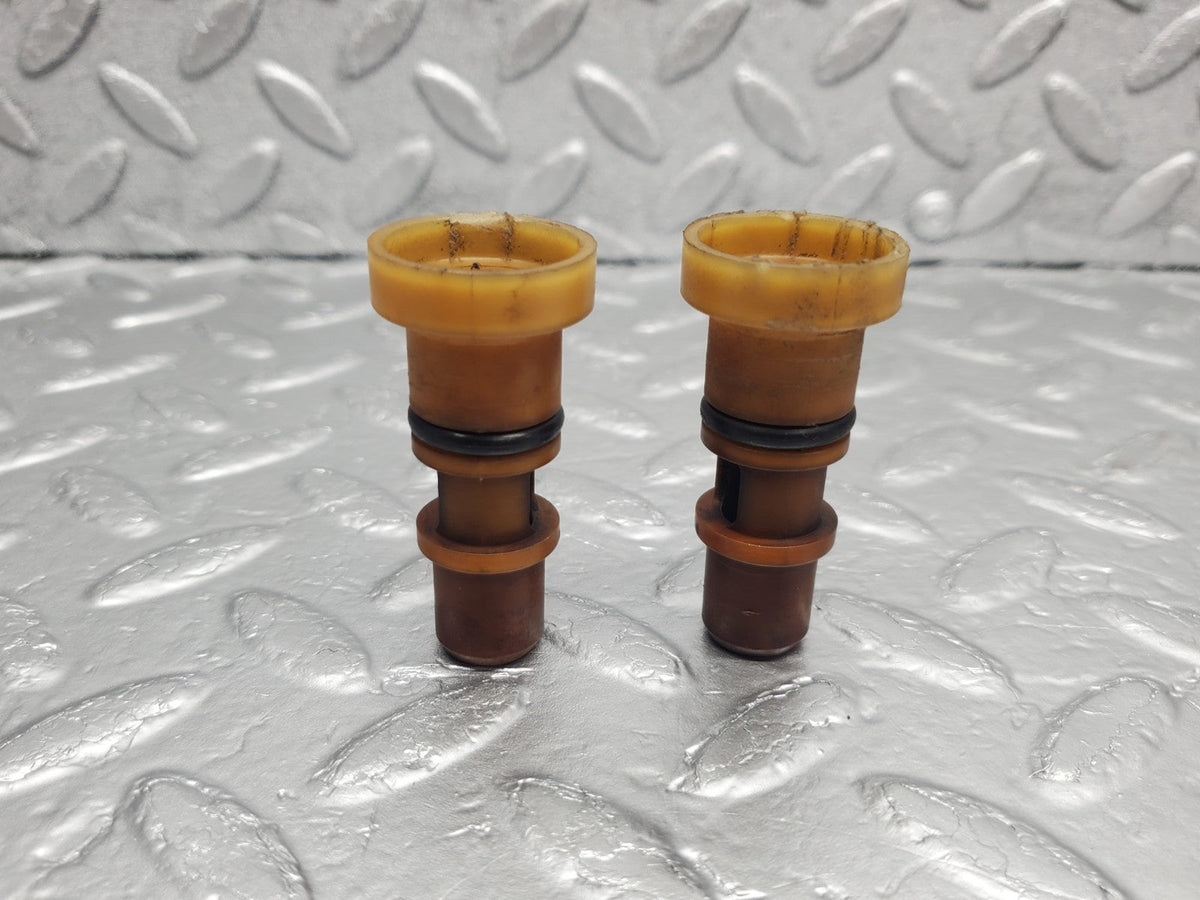 51080 Mercedes-Benz W124 260E Fuel Injector Holder 2x
