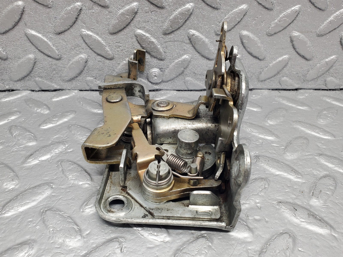 50111 Mercedes-Benz R107 SL Right Door Lock Mechanism