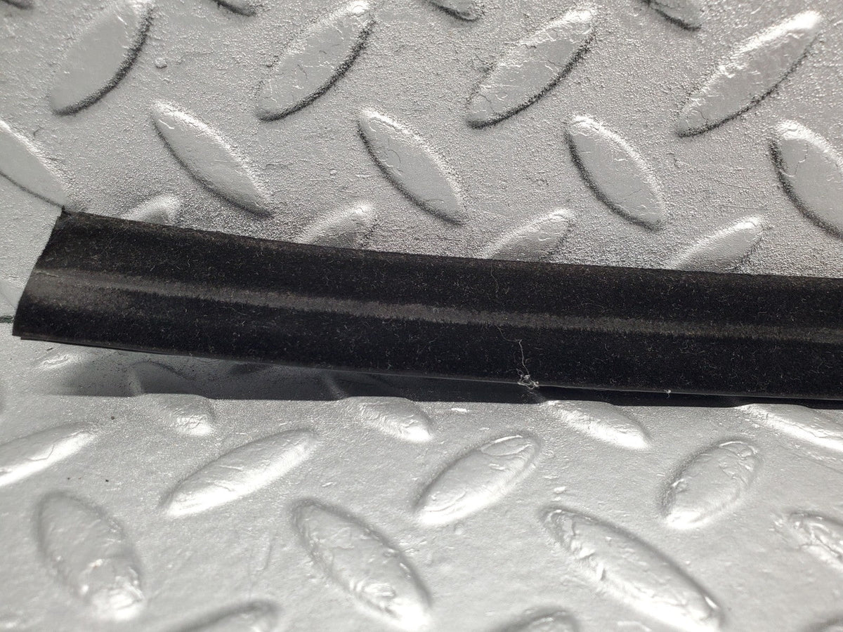 49387 Mercedes-Benz A124 320E Cabriolet Inner Window Weatherstrip Seal Right