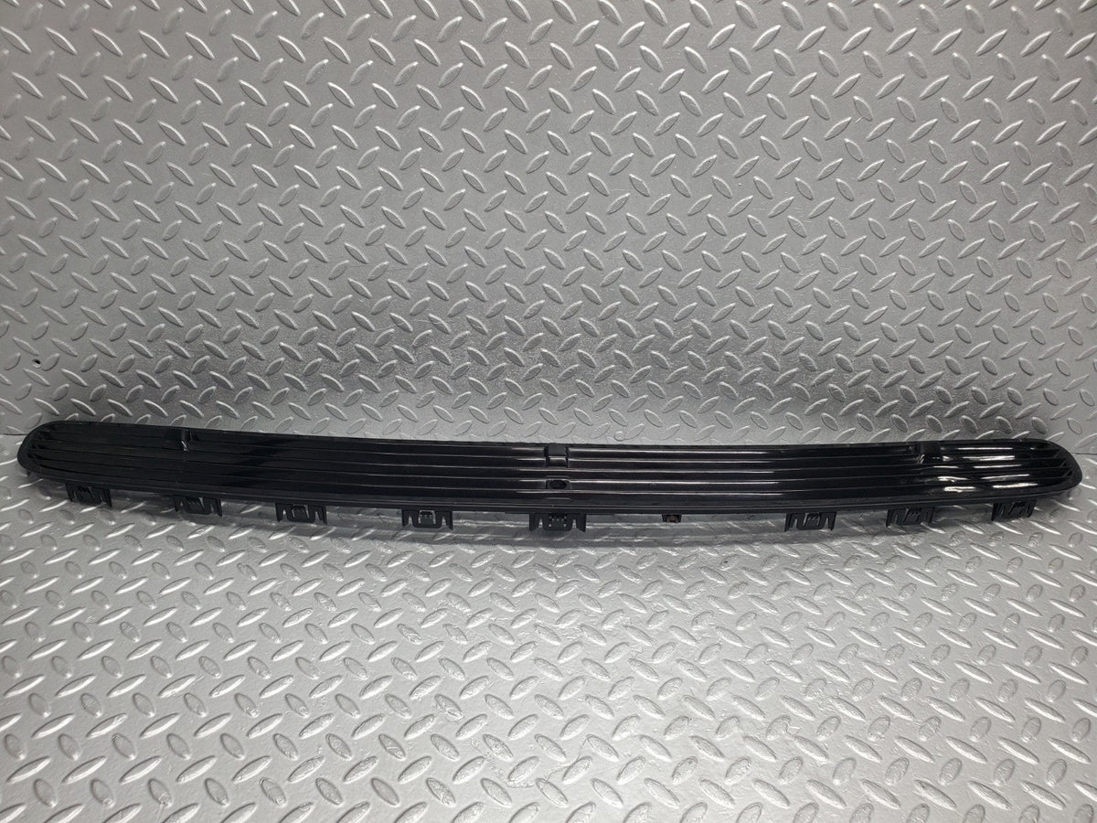 49559 Mercedes-Benz W220 Bonnet Upper Grill & Windscreen Washer Nozzle