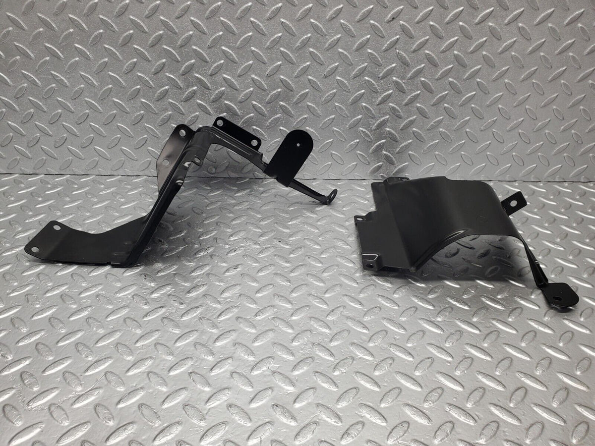 48083 Mercedes-Benz R230 350SL Coupe Rear Right Trunk Bulkhead Firewall Bracket