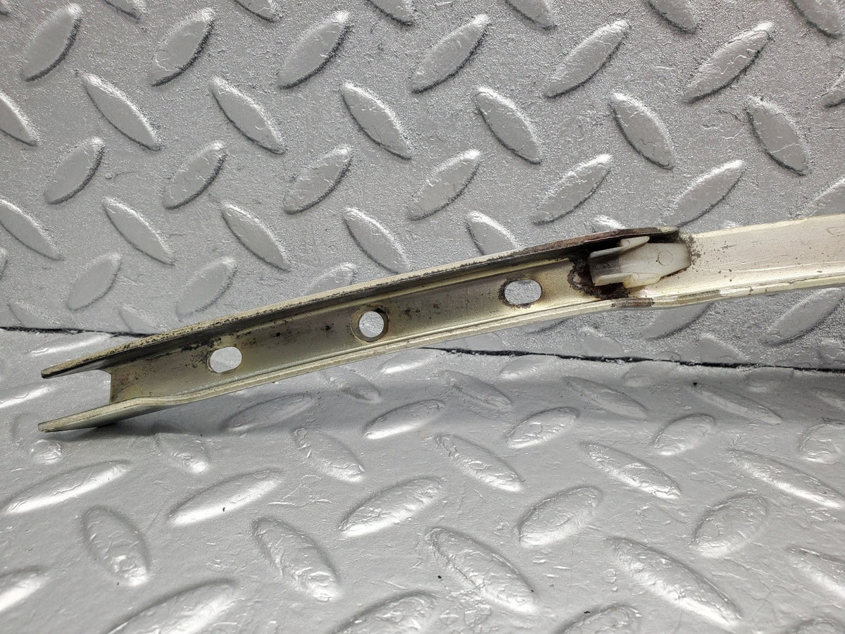 49195 Mercedes-Benz A124 320E Cabriolet Front Right Window Channel