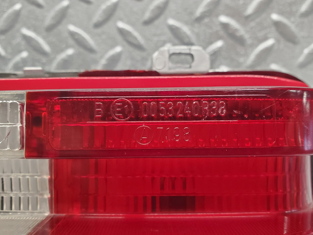 48689 Mercedes-Benz W123 Tail Light Left Side Hella 0053240R38