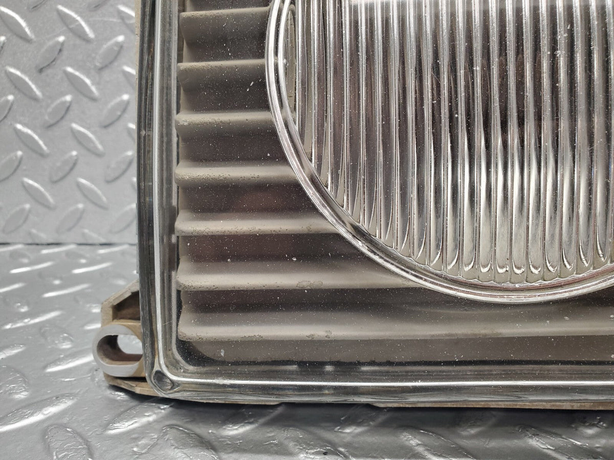 48727 Mercedes-Benz W123 Headlight Left Side Hella 117683-00 LI