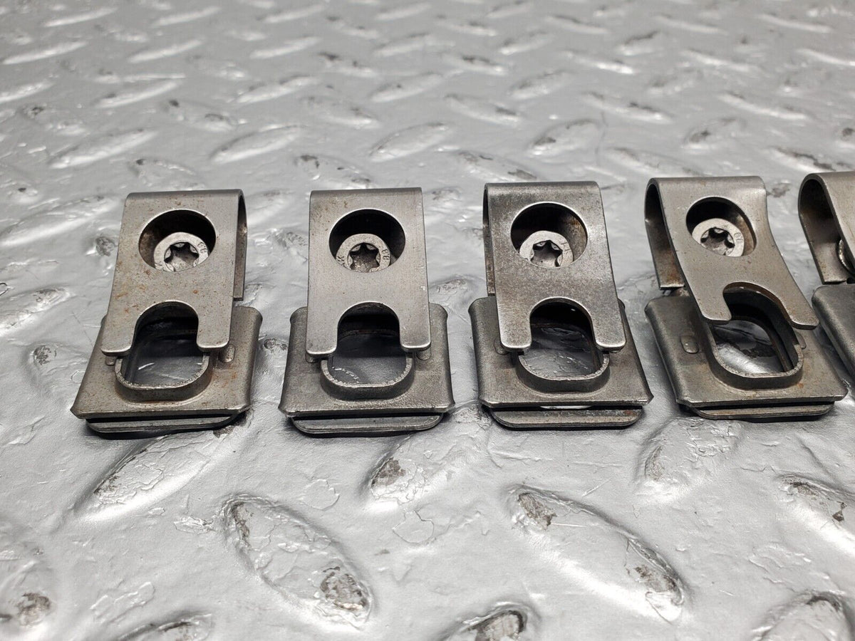 47409 Mercedes-Benz C126 500SEC Coupe Fuel Injector Bracket Holder Set