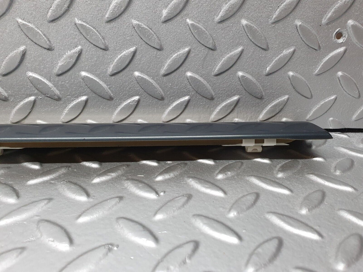 41804 Mercedes-Benz W202 C200 Front Right Door Centre Moulding Trim A2026909462