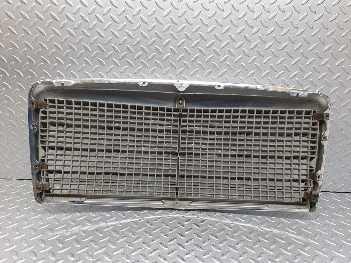 41221 Mercedes-Benz W126 300SE Bonnet Grill Chrome A1268880423
