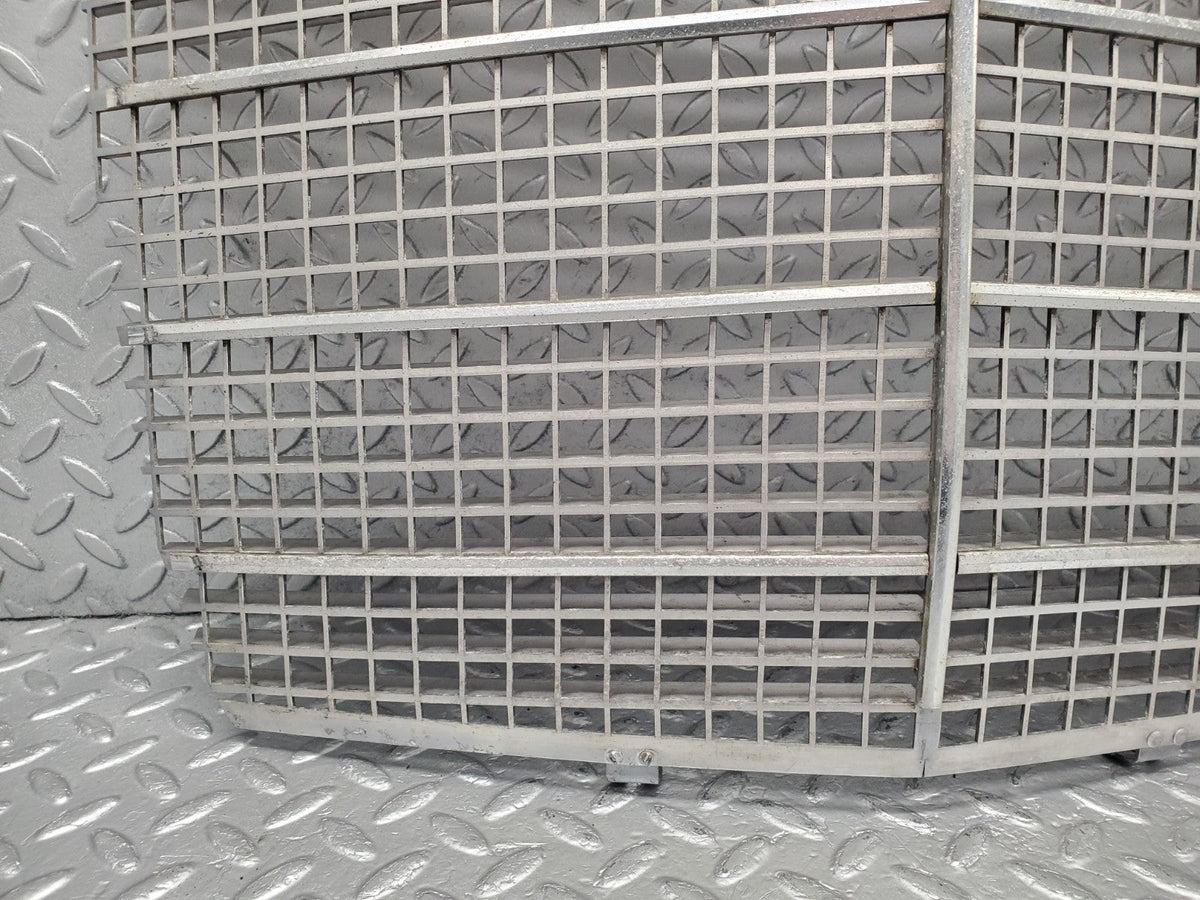 50855 Mercedes-Benz W108 280SE 3.5 Bonnet Grill