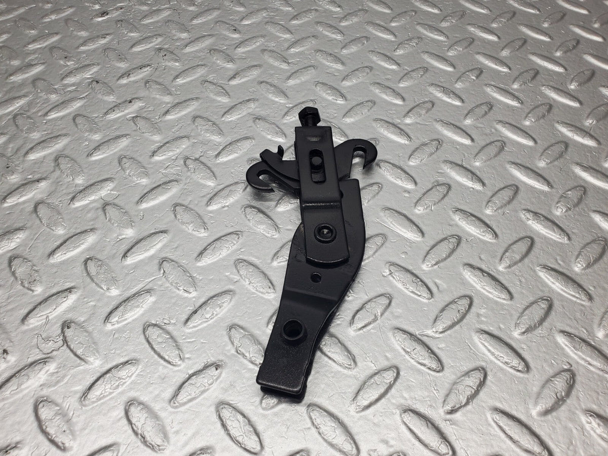 48999 Mercedes-Benz A124 320E Cabriolet Handbrake Adjusting Handbrake Regulator