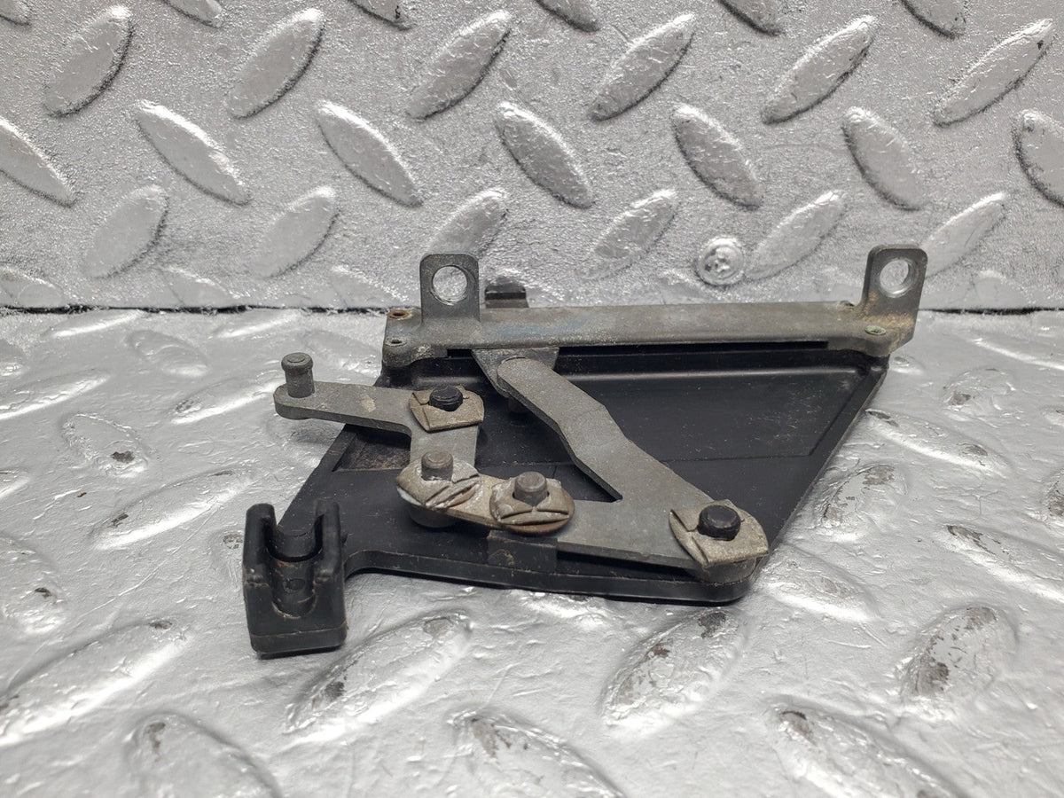 51357 Mercedes-Benz C107 R107 Air Vent Control Lever Right A1078300485