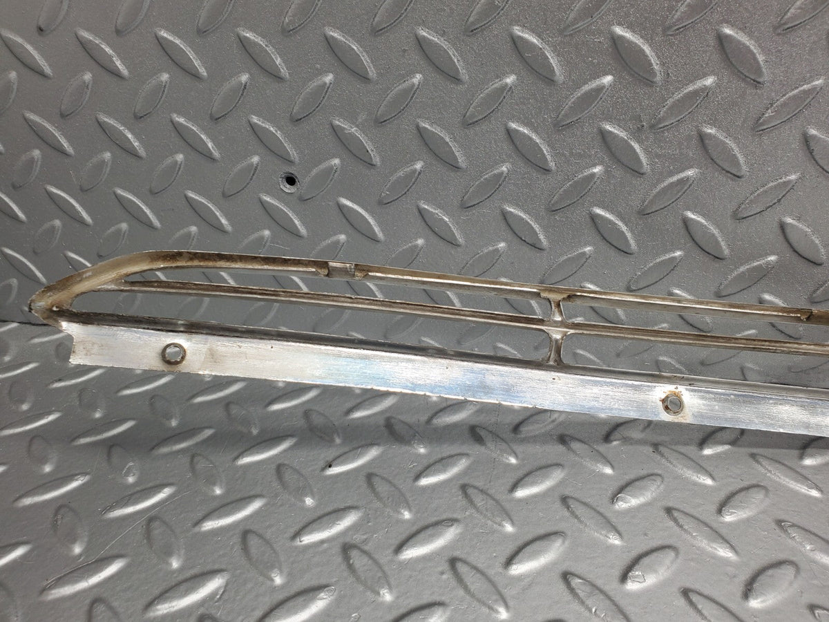 48452 Mercedes-Benz W108 Air Intake Chrome Grill
