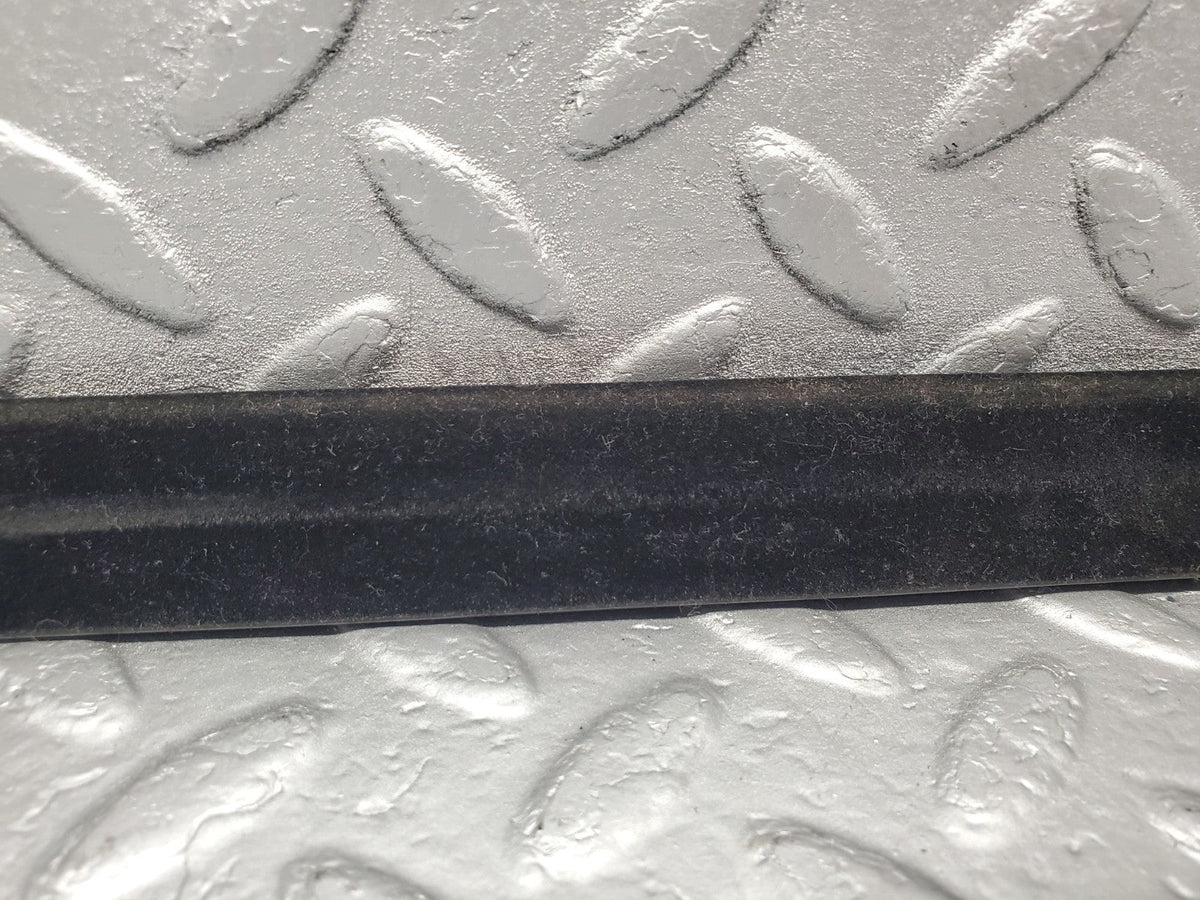 49387 Mercedes-Benz A124 320E Cabriolet Inner Window Weatherstrip Seal Right