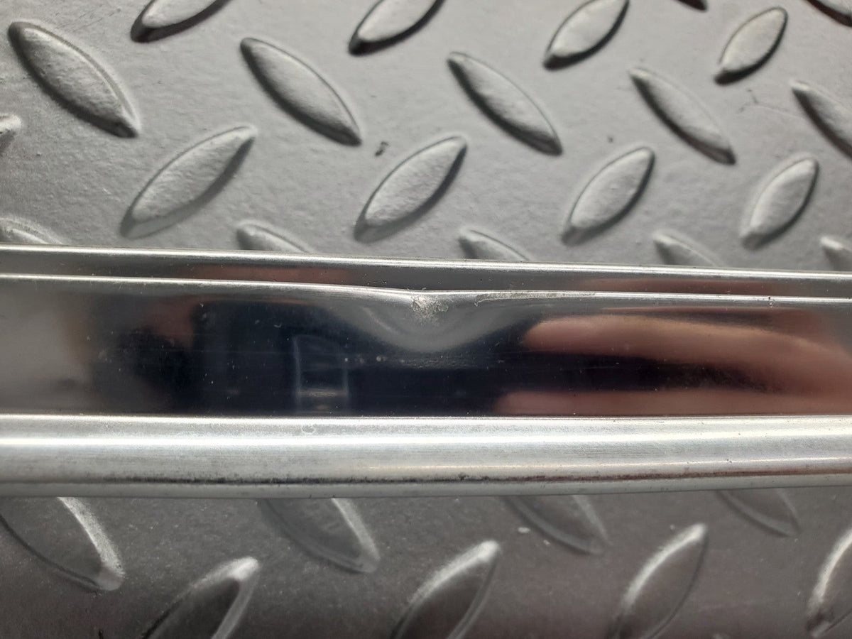 50171 Mercedes-Benz R107 SL Hardtop Windscreen Chrome Frame
